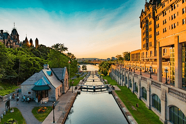 Qual a cidade mais visitada do Canadá